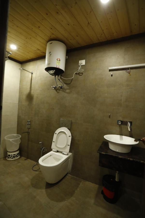 Hotel Kings Inn ムスーリー エクステリア 写真